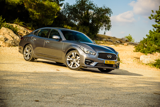 אינפיניטי Q70